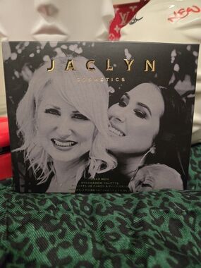 Jaclyn Cosmetics Dear Mom Eyeshadow Palette - Black, Gold